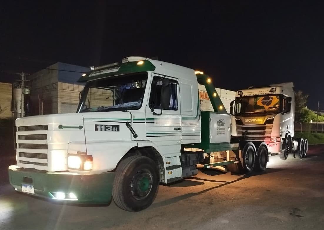 Guincho e reboque pesado Leocadio Remoções 24 horas